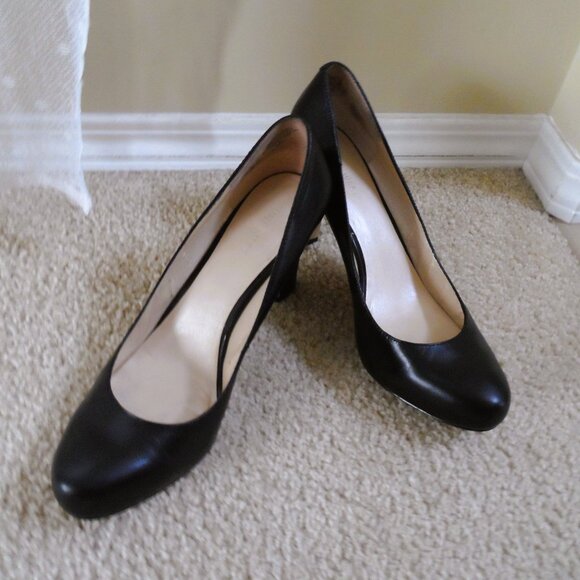 Nine West Black Leather Heels- Size 9M - Picture 1 of 16